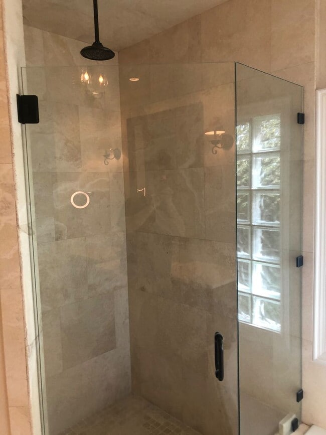 Building Photo - Gorgeous 4 bedroom 4.5 bathroom home in Ki...