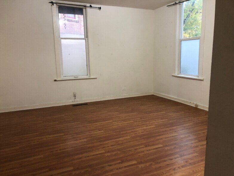 Building Photo - 320 SE High St