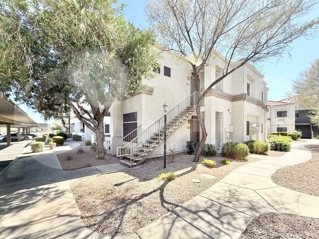 Building Photo - 11375 E Sahuaro Dr