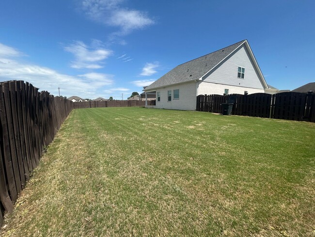 Building Photo - Beautiful 4BR Home in Athens with Bonus Room & Fenced Yard
