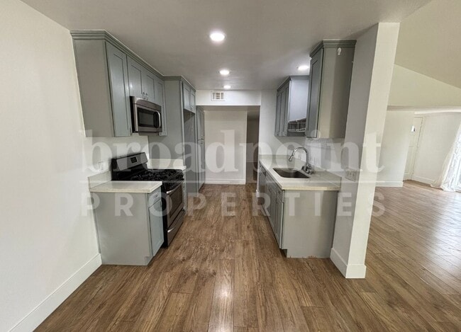 Building Photo - 522 Charlotte Dr