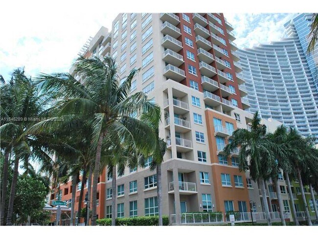 Building Photo - 2000 N Bayshore Dr