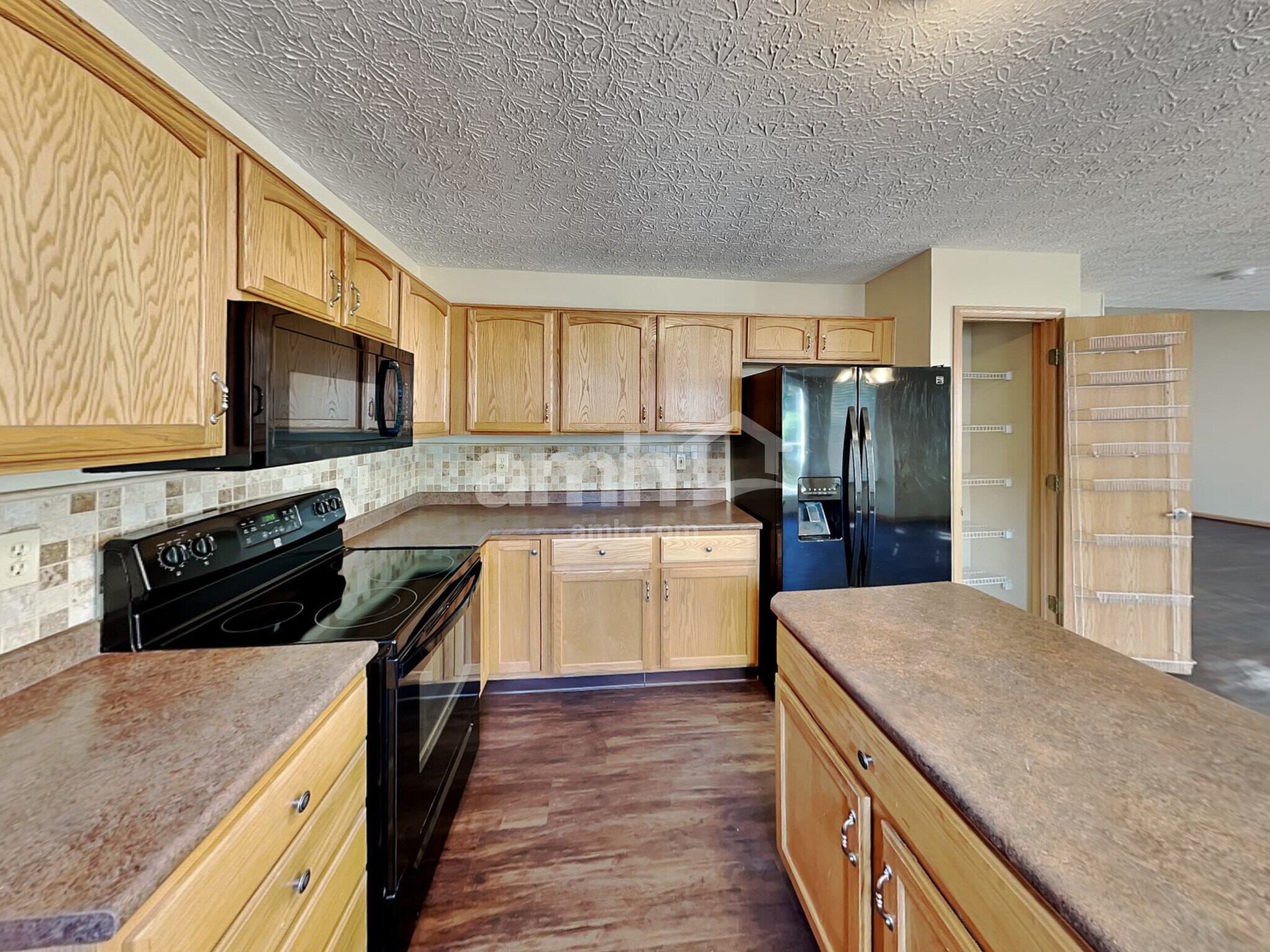 Building Photo - 5529 Hillbrook Dr