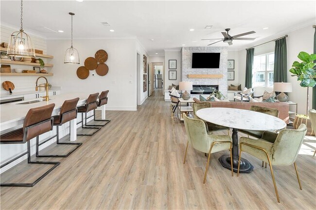 Building Photo - 245 Fox Run Dr