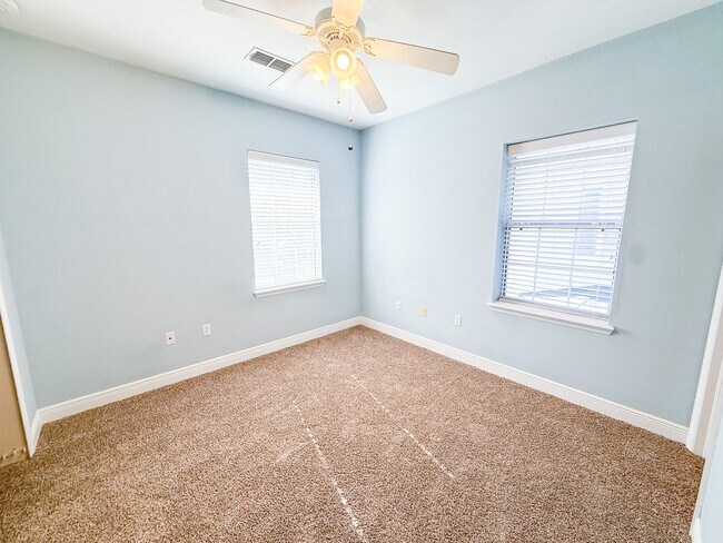 Building Photo - Chase Hollow #46