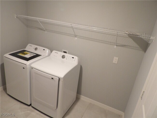 Building Photo - 7653 Minardi St