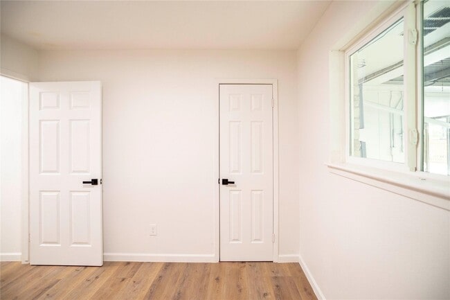 Building Photo - 9214 Woodland Oaks Dr