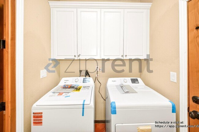 Building Photo - 1485 Clearview Cir