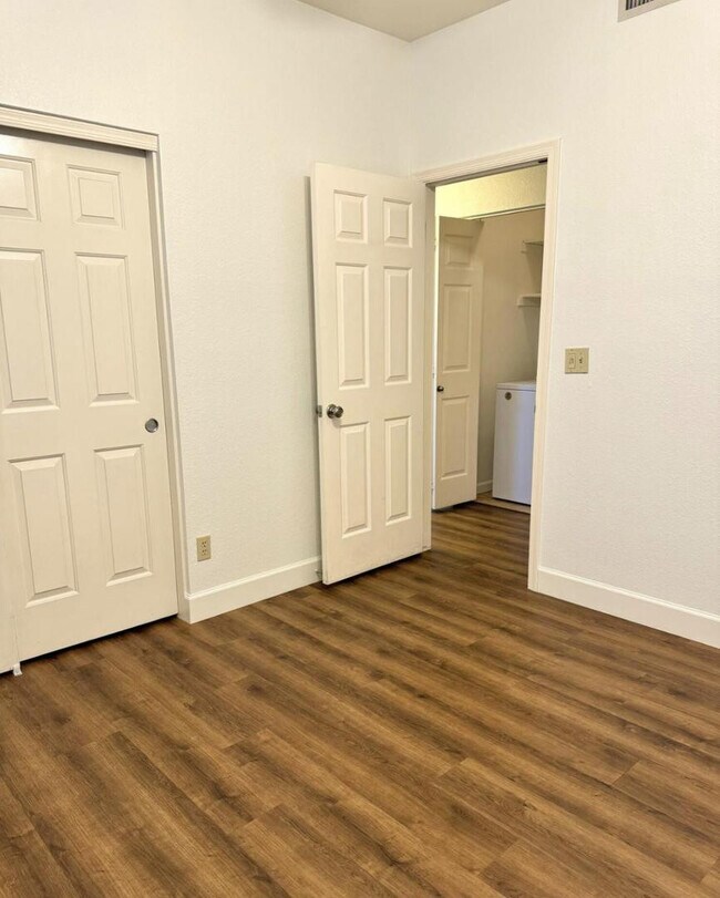 Building Photo - 313 W Monte Cristo Ave