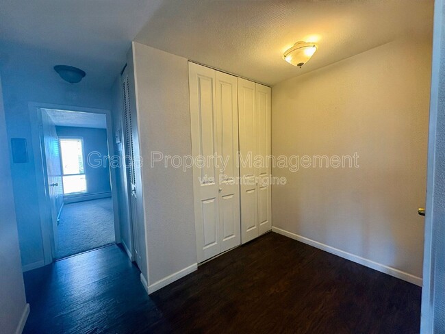 Building Photo - 407 Eudora St