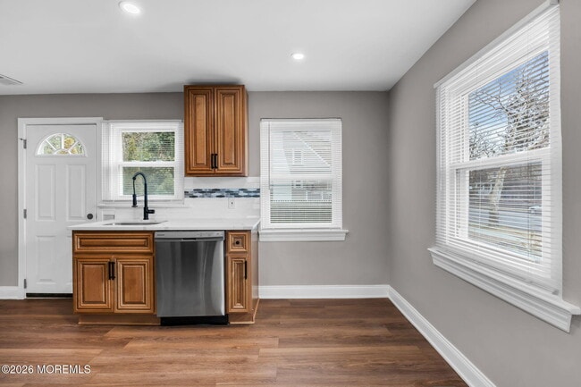 Building Photo - 1200 Bridge St