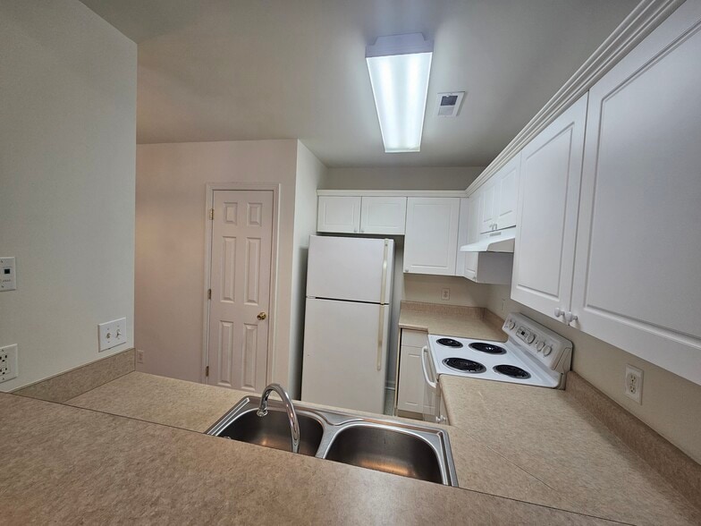 Building Photo - 4212 Winding Branches Dr