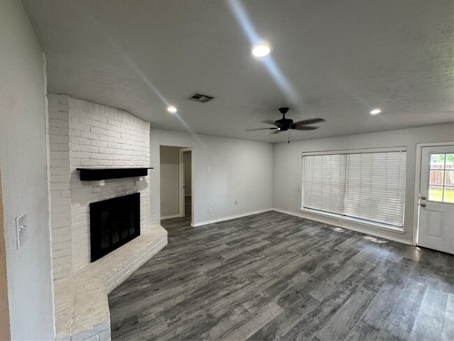 Building Photo - 3227 Fernrock Dr