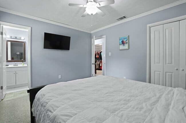 Building Photo - Settle Into Comfort in This Charming 3-Bedroom Home in Larchmont Estates