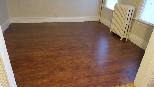 Building Photo - 28 Brainard St