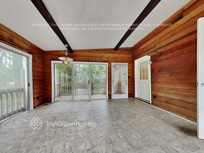 Building Photo - 400 N Sharon Amity Rd