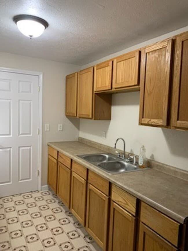 Building Photo - One bedroom home