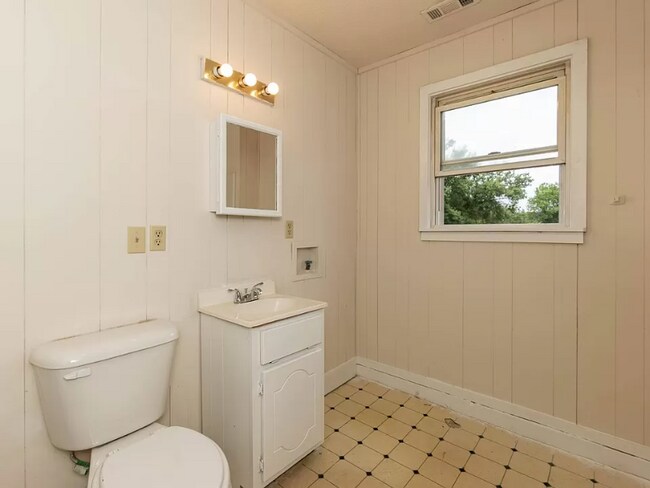 Building Photo - 303 22nd St