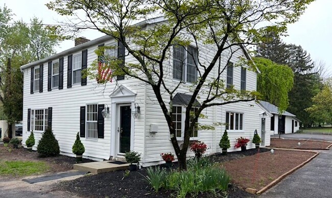 Building Photo - Beautiful Landale 4 Bedroom Single with 2 car garage for rent $3,650/month