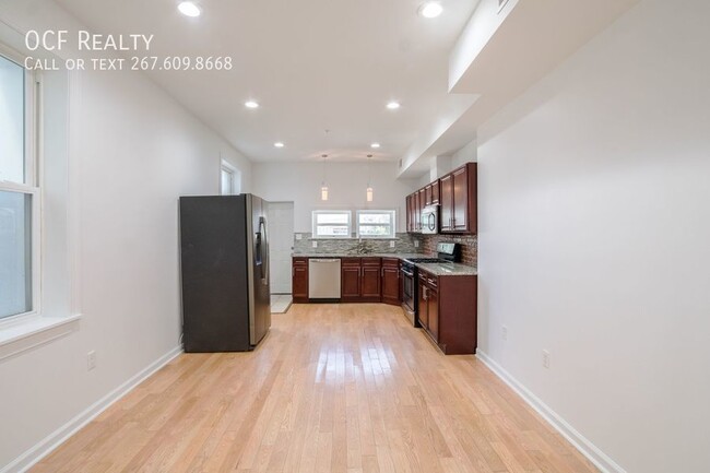 Building Photo - Stunning Three Bed Apartment in Point Breeze