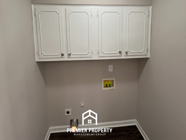 Building Photo - 211 Burwood Dr