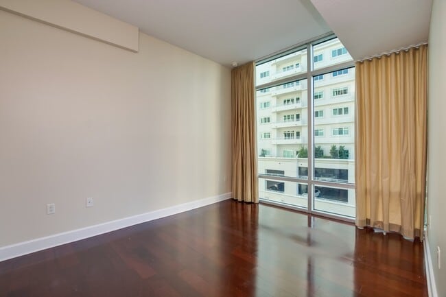 Building Photo - 101 S Eola Dr