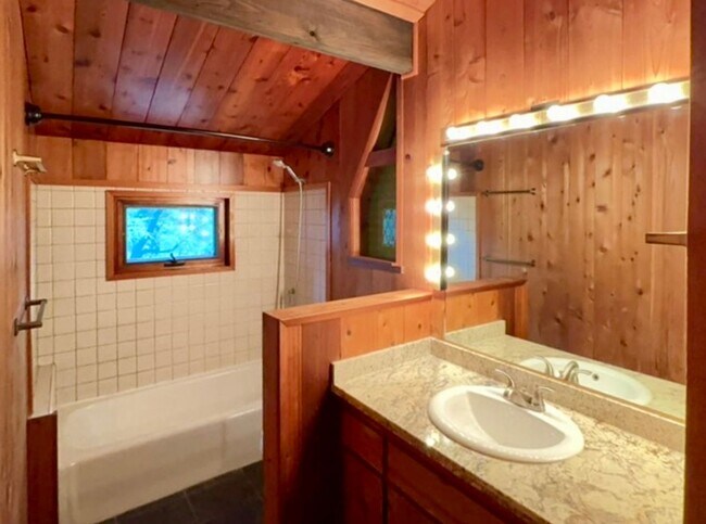 Building Photo - AUBURN LAKE TRAILS