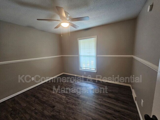 Building Photo - 10013 N Harrison Dr