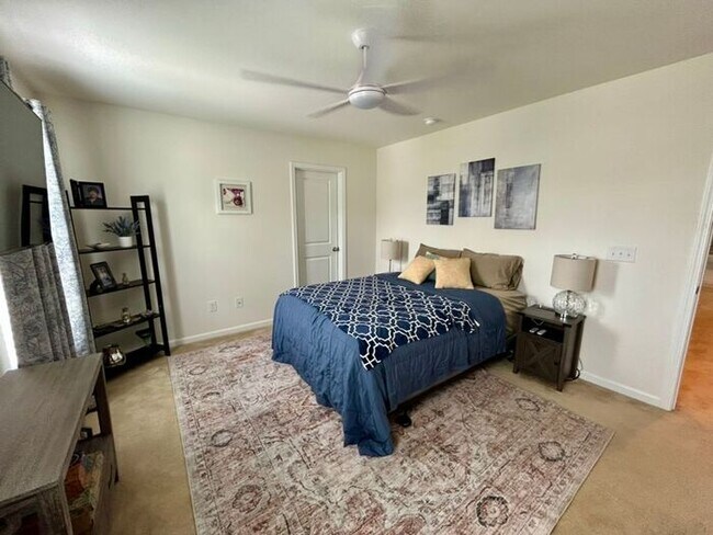 Building Photo - **Beautifully Maintained 3 Bedroom Home with Study, Screened Porch & Fenced Yard**