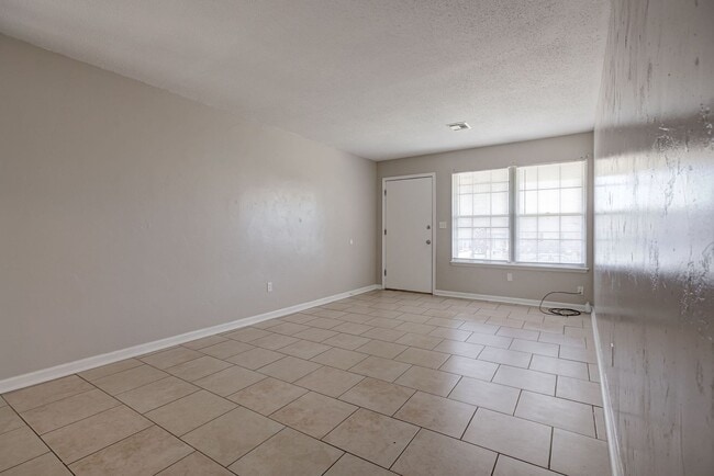 Building Photo - First Full Month's Rent Free! Spacious 3BD/1.BTH Home in Spencer
