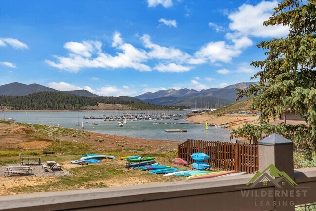 Building Photo - Yacht Club Condo - LAKE VIEWS-Great 3 Bedroom/2 Bath Unit w/Lake Access