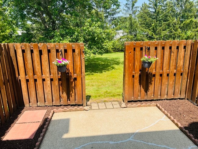 Building Photo - 9672 E Idlewood Dr