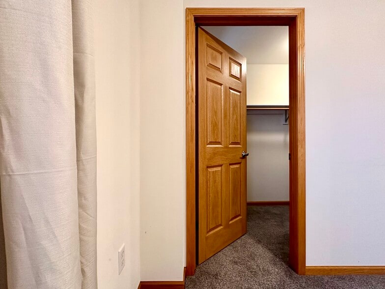 Building Photo - 7131 Discovery Ln