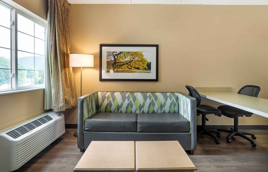 Building Photo - Furnished Studio-Fishkill - Route 9
