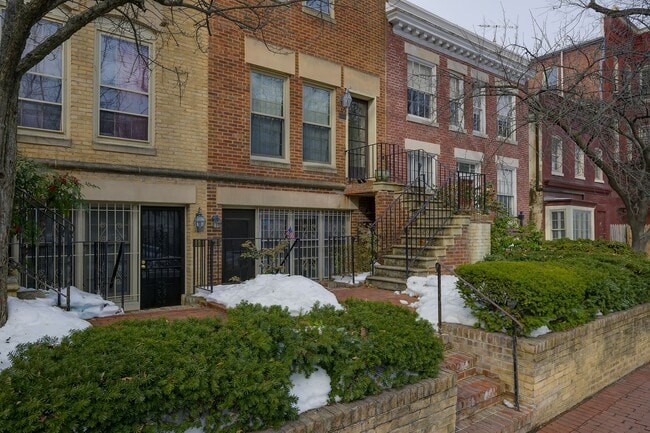 Building Photo - Turnkey Furnished 1 Bed Steps from the U.S. Capitol