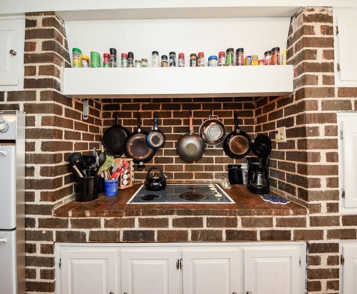 kitchen - 2506 Elm Dr NE