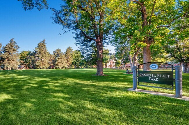 Building Photo - 2BD, 1BA Half-Duplex in Platt Park with Oversized 2-Car Garage