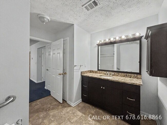 Building Photo - 560 Lee Byrd Rd