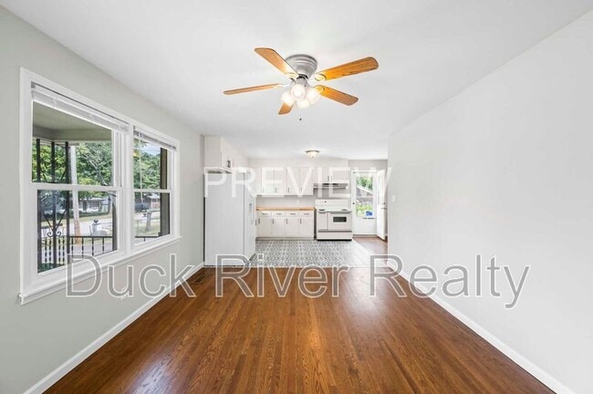 Building Photo - 106 1/2 Hobbs Dr
