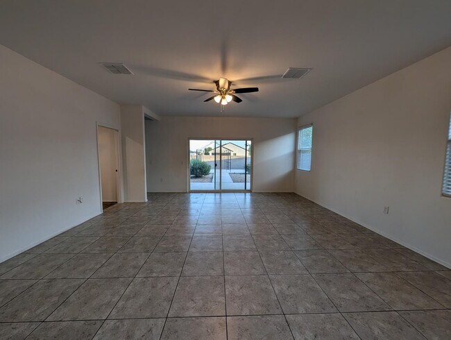 Building Photo - 9407 E Alfalfa Dr