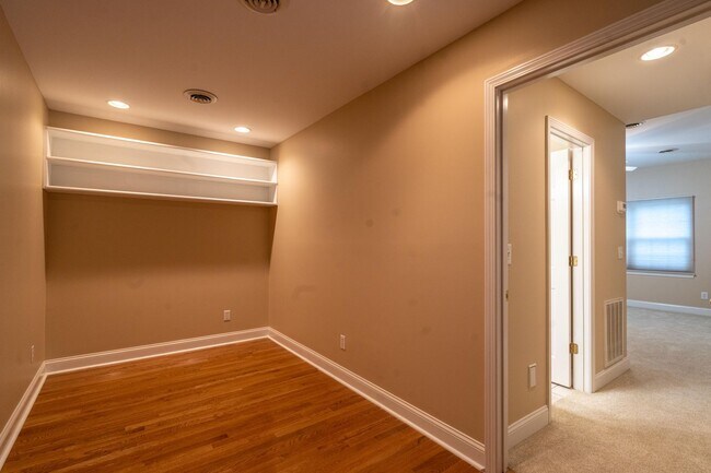 Building Photo - 1833 Waters Edge Dr