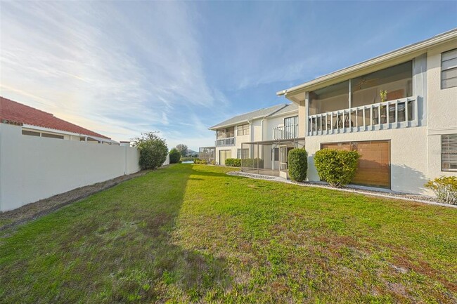 Building Photo - 611 Lively Dr