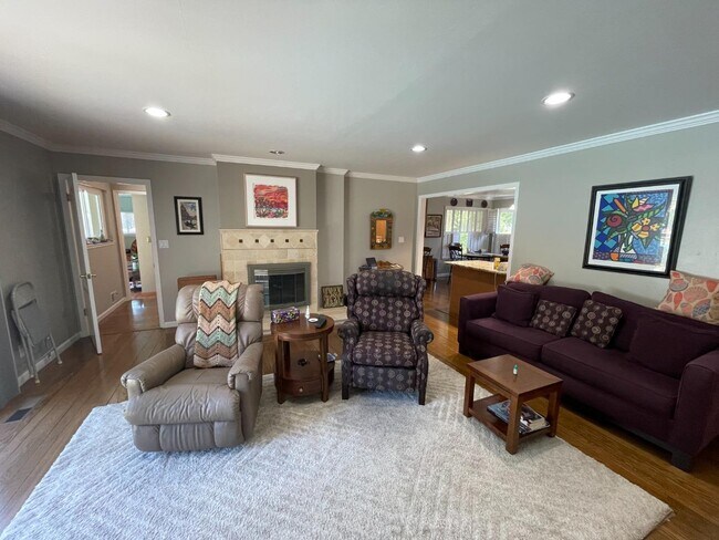 Building Photo - 55 Glengarry Way