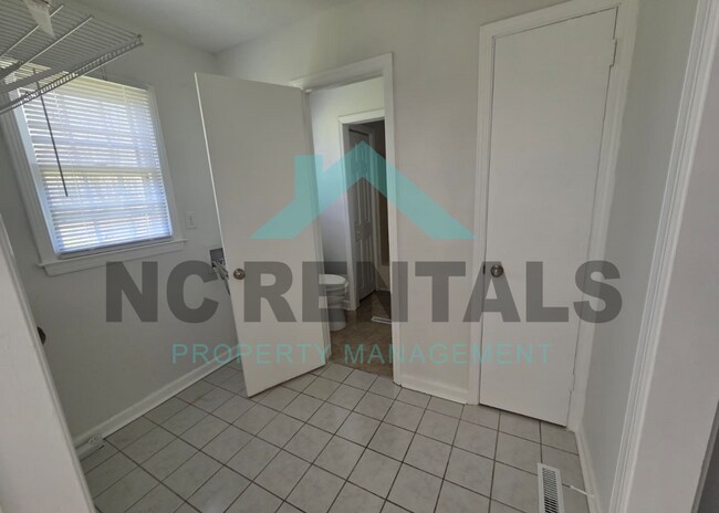 Building Photo - 2300 Carlford Rd