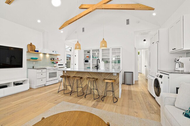 Building Photo - 90 De Haven St