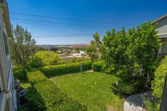 Building Photo - 1 Bedroom + Loft in the Bordeaux Community of Saugus!
