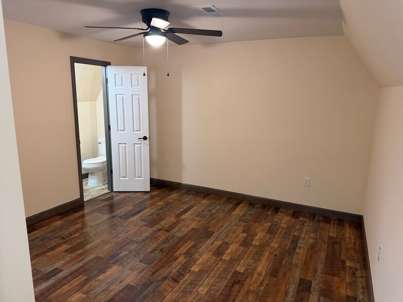 Building Photo - 526 Gillham St