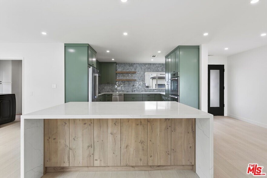 Building Photo - 4444 Don Felipe Dr