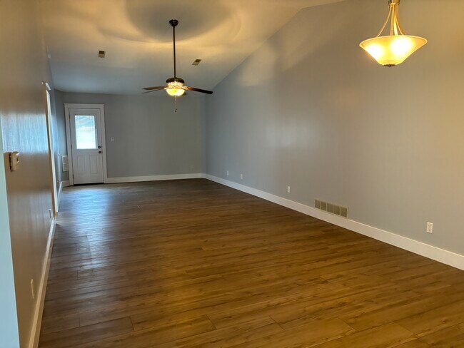 Building Photo - 1804 Cinnamon Dr