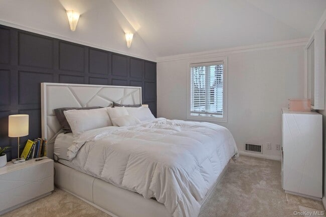 Building Photo - 150 Meadow St